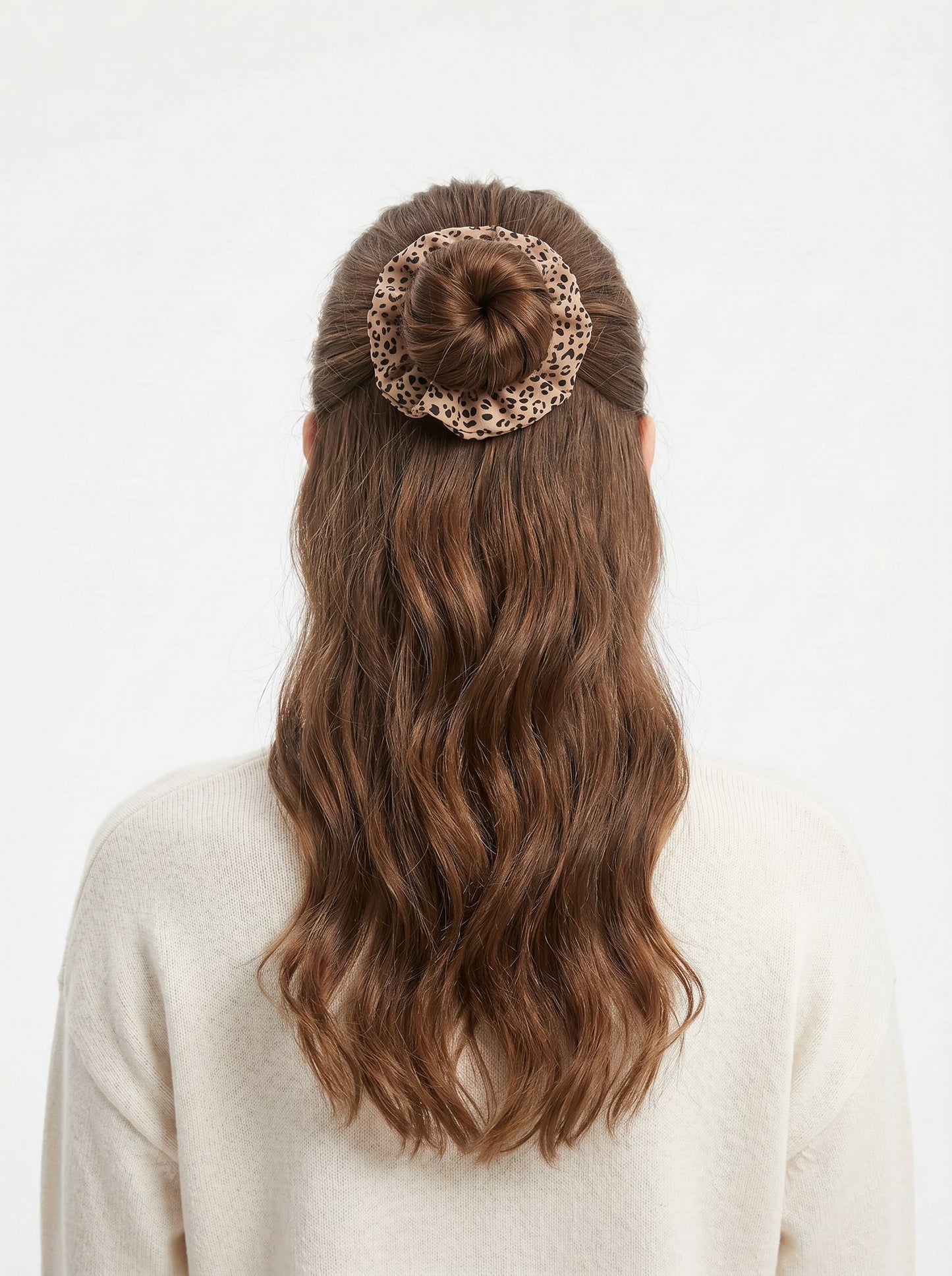 Leo Scrunchie Mousse Latte