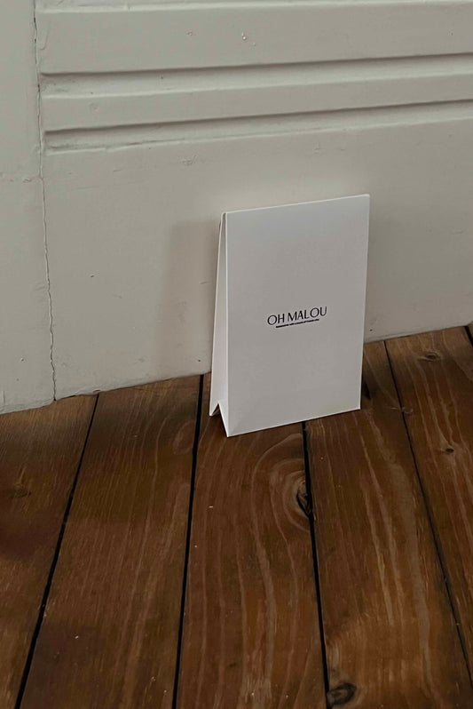 Geschenkverpackung weiß, matt schwarz printing