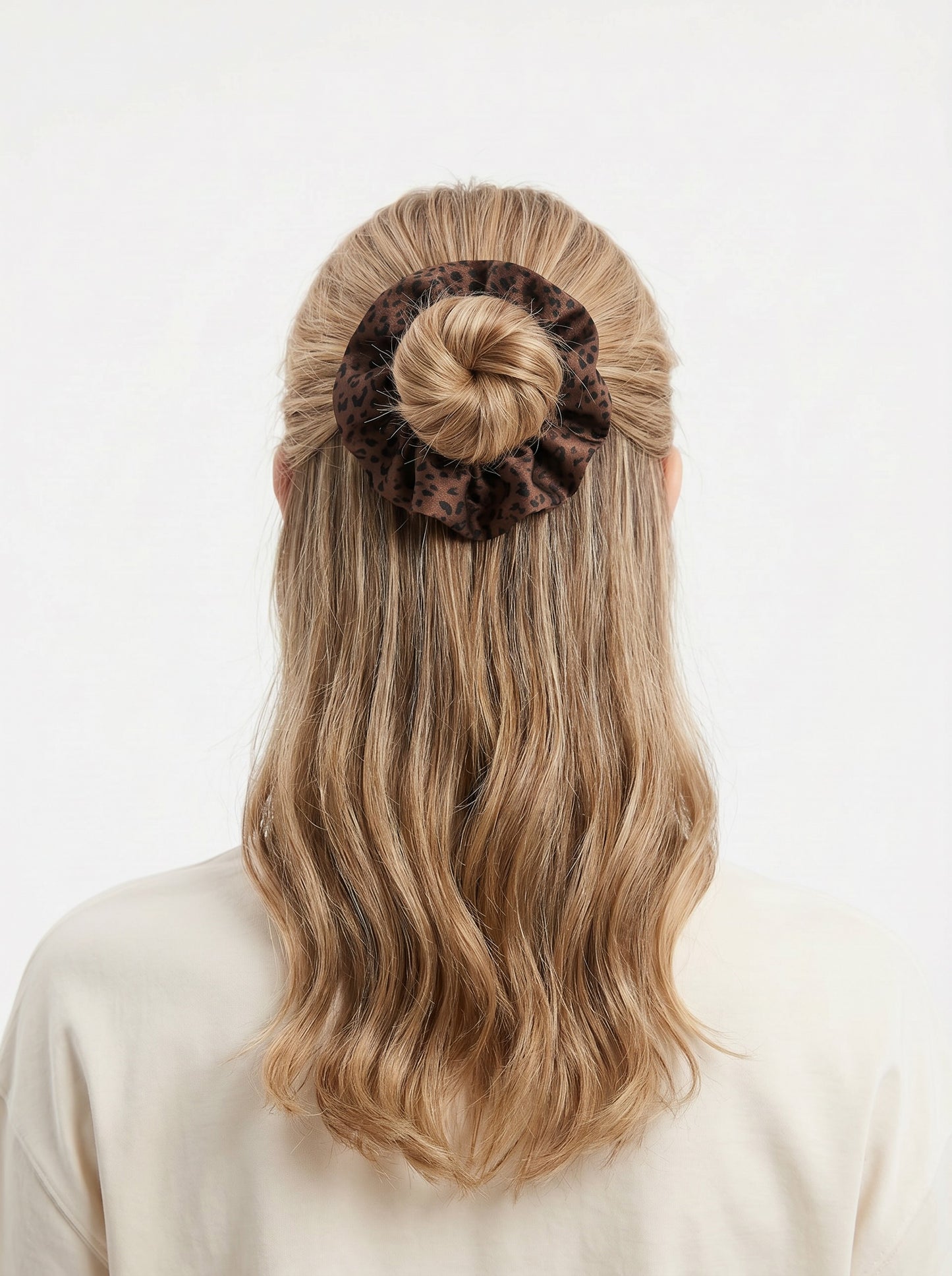Leo Scrunchie Mousse Satin